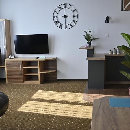 Aparthotel Legnica - Apartamenty Z Aneksem Kuchennym Εξωτερικό φωτογραφία
